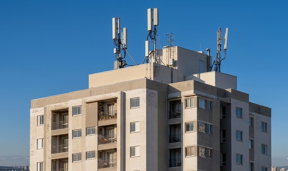 antenas de telefonia em condomínios